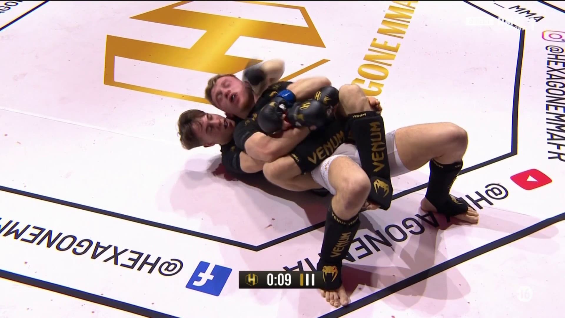 Paul Dena tente un étranglement contre Allan Landouzy, Hexagone MMA, 10 janvier 2025