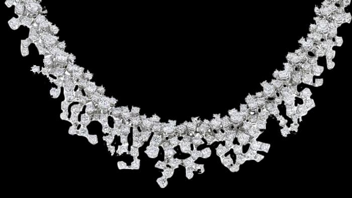 Collier Fred en or blanc et diamants, proposé par Collector Square.