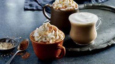Deux "Latte" actuels de Starbucks et un Mocha