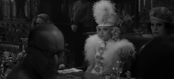 Amanda Seyfriend dans "Mank" de David Fincher Amanda Seyfriend dans "Mank" de David Fincher