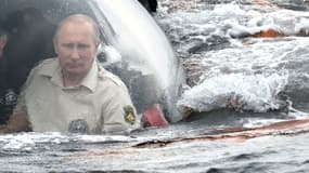 Vladimir Poutine a effectué une plongée dans un petit sous-marin au large de la Crimée mardi.