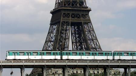 Le trafic sera perturbé jeudi dans le métro et sur les RER A et B, à la suite d'un préavis de grève dans le cadre de la journée d'action contre la réforme des retraites. /Photo d'archives/REUTERS/Eric Gaillard