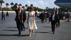 Le président des Etats-Unis Donald Trump et son épouse Melania Trump, le 3 novembre 2017 à leur arrivée à Hawaï. 