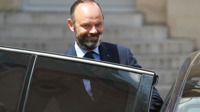 Le Premier ministre Edouard Philippe monte en voiture à la sortie de l'Elysée, le 29 juin 2020 à Paris