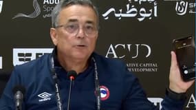 Ricardo Formosinho interrompt sa conférence de presse pour répondre à José Mourinho.