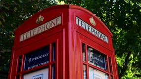 Joli coup de com' pour la filiale britannique de Peugeot qui a installé une concession éphémère dans une cabine téléphonique.