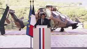 Emmanuel Macron: La dissuasion nucléaire "dorsale de notre sécurité, nous prémunit de toute agression d'origine étatique contre nos intérêts vitaux"