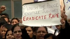 Des manifestants en colère à l'ouverture du procès, le 21 janvier 2013 à New Dehli.