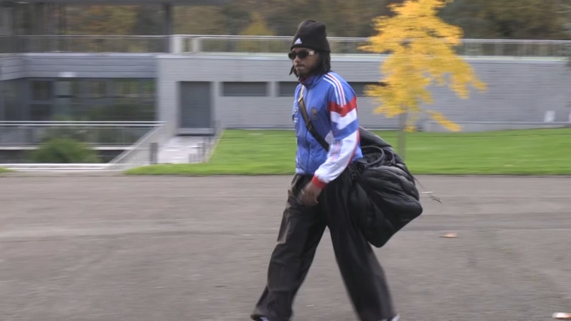Jules Koundé lors de son arrivée à Clairefontaine avec l'équipe de France, le 11 novembre 2024