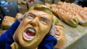Les masques à l'effigie de Donald Trump rencontrent un grand succès, au Japon, depuis son élection. 