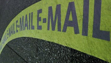 Les clients usent et abusent de leur possibilité d'envoyer des mails à leur conseiller bancaire.