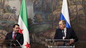 Le ministre russe des Affaires étrangères Sergueï Lavrov et le ministre syrien des Affaires étrangères Asaad al-Shaibani tiennent une conférence de presse conjointe à l'issue de leur rencontre à Moscou le 31 juillet 2025.