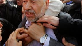 Après vingt-deux ans d'exil, Rachid Ghannouchi, chef de file du mouvement islamiste Ennahda, a regagné dimanche la Tunisie où plusieurs milliers de personnes l'attendaient. /Photo prise le 30 janvier 2011/REUTERS/Louafi Larbi