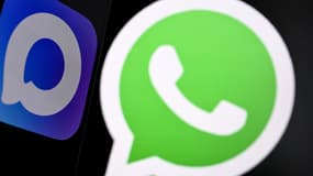 Les logos de Whatsapp et de Max à Francfort, en Allemagne, le 25 août 2025. (Photo d'illustration)