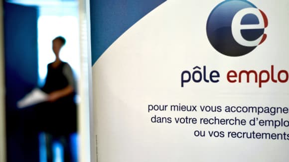 Le nombre de chômeurs a augmenté de seulement 100 personnes par rapport à avril. Le nombre de chômeurs a augmenté de seulement 100 personnes par rapport à avril.