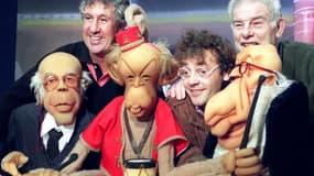 Stéphane Collaro, Jean Roucas et Jean Amadou présentent le 14 février 1990 à Paris le nouvelles marionnettes du Bébête-show, représentant Valery Giscard d'Estaing.