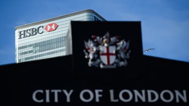 HSBC paye un lourd tribut de son entrée en période de transformation stratégique: alors que le marché chinois n'est pas aussi performant que prévu, la banque fait face à une inflation de ses coûts, et finit l'année 2015 en perte.