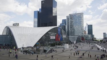 Numéricable reste en conflit ouvert avec l'exécutif du département des Hauts-de-Seine, qui a résilié le contrat le liant à l'opérateur pour le déploiement d'un réseau haut débit .