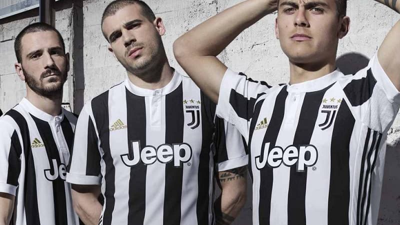 Les joueurs de la Juventus Turin avec leur nouveau maillot
