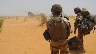 Deux soldats français à Gossi, au Mali, le 1er avril 2019 (photo d'illustration)