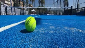 Un court de padel au Nice LTC
