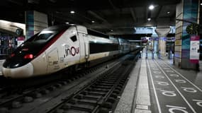 Un TGV Inoui en gare Montparnasse , à Paris, le 2 décembre 2022 (photo d'illustration)