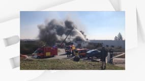 Les pompiers interviennent depuis plusieurs heures pour un feu d'entrepôt à Saint-Priest