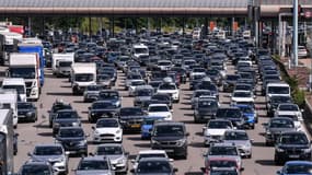À la sortie d'une barrière de péage sur l'autoroute A7 dans la région lyonnaise lors du week-end du 10 juillet.