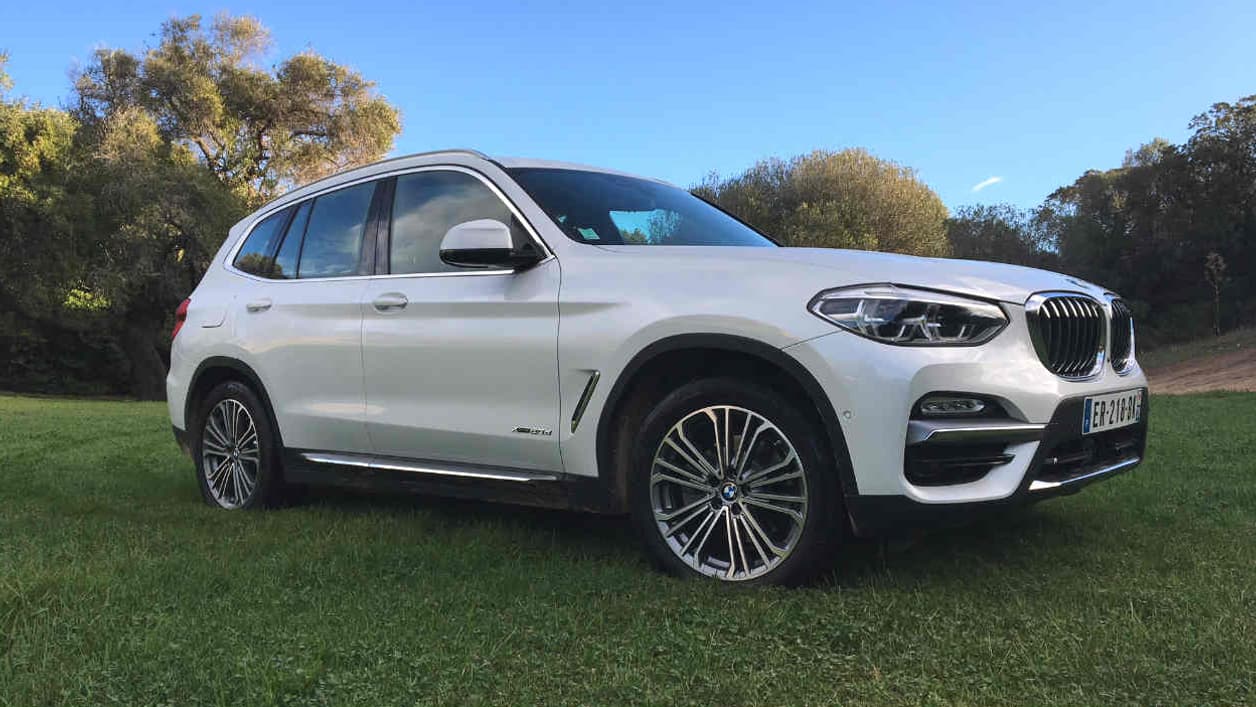 La première génération de X3 avait été lancée en 2003, juste après l'arrivée du X5. Ce type de modèle détonait, dans un paysage dominé par les seuls 4x4 (Nissan, Toyota ou Land Rover), sans domination luxe. La première génération de X3 avait été lancée en 2003, juste après l'arrivée du X5. Ce type de modèle détonait, dans un paysage dominé par les seuls 4x4 (Nissan, Toyota ou Land Rover), sans domination luxe.