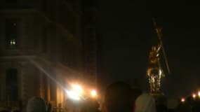 Des policiers ont chanté La Marseillaise devant la statue de Jeanne d'Arc dans la nuit de lundi à mardi à Paris