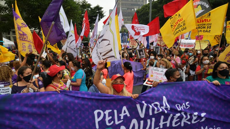 Féminicides: une femme a été tuée toutes les six heures au Brésil en 2022