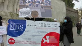 Près de 200 personnes ont manifesté ce dimanche à Paris contre le projet de loi "séparatisme" du gouvernement,