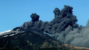 L'Etna est le plus important volcan en activité en Europe.  