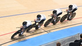 Benjamin Boos et les membres de de l'équipe allemande de poursuite lors des Mondiaux de cyclisme sur piste, octobre 2024