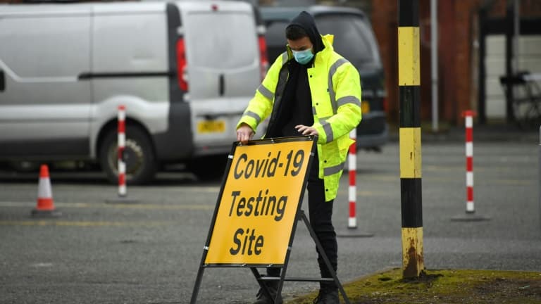Un centre de tests pour le Covid-19 à Moston, Manchester (Royaume-Uni) le 19 février 2021.