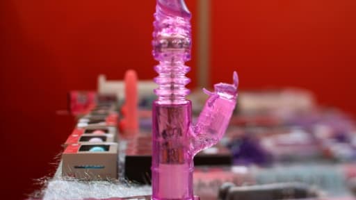 Des sextoys sont exposés durant le salon Eropolis de Nice, le 1er octobre 2011