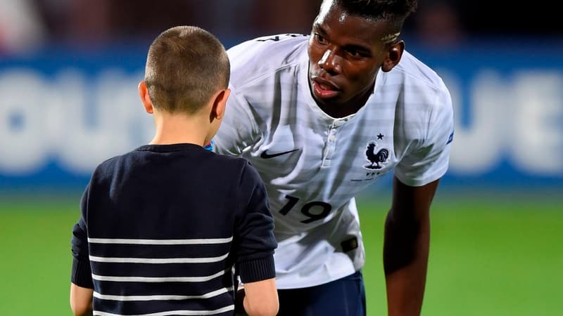 Paul Pogba tente de convaincre son fan de prendre le short... sans succès