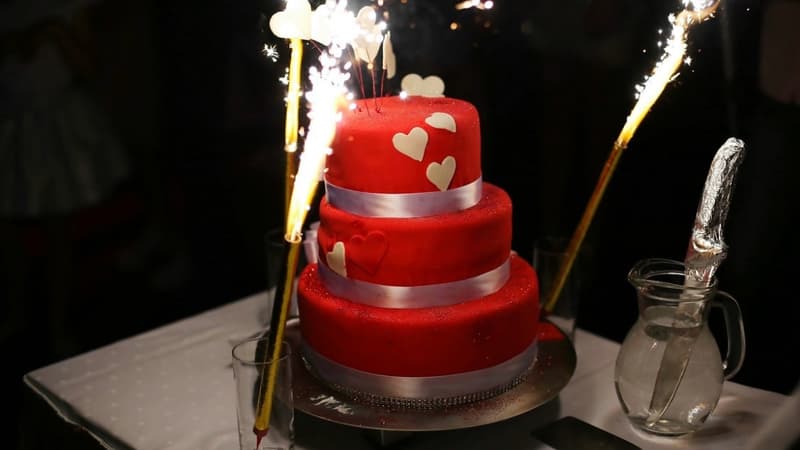 "Il faut les interdire": après le drame de Crans-Montana, les bougies "feux de Bengale" bientôt bannies?