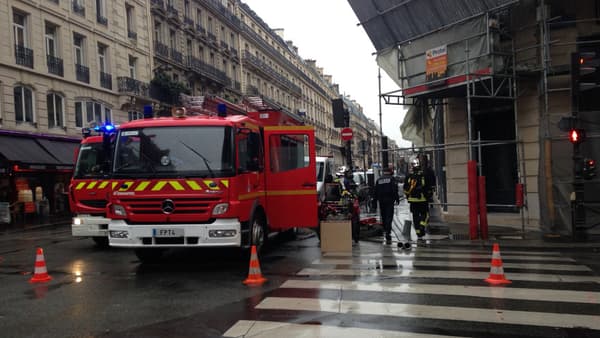 L'intervention des pompiers de Paris au croisement des rues du 4-Septembre et de la rue Richelieu, le 14 novembre 2014, à Paris. L'intervention des pompiers de Paris au croisement des rues du 4-Septembre et de la rue Richelieu, le 14 novembre 2014, à Paris.