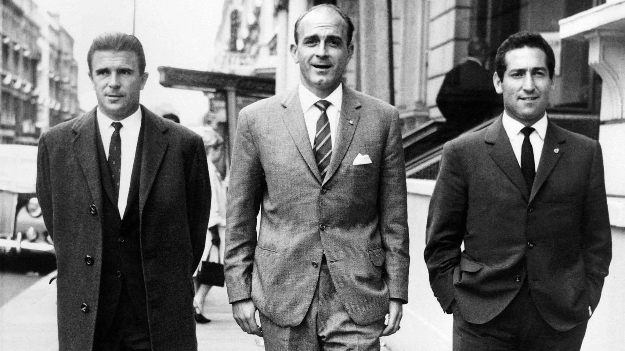 Ferenc Puskas (à gauche), Afredi Di Stefano (au centre) et Francisco Gento en 1964