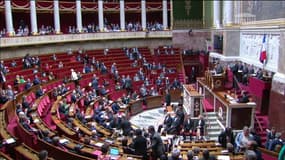 Les députés observent une minute de silence en mémoire de Marc Laycuras, médecin militaire décédé au Mali