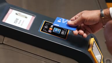 La validation par carte bancaire d'un trajet en bus, métro ou tramway, est une innovation déjà présente dans de nombreuses villes, ici à Pékin en Chine.