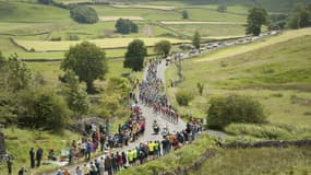 Le peloton du Tour de France traverse le Yorkshire, le 6 juillet 2014.