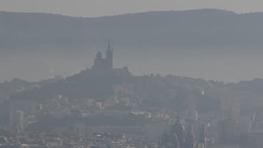 La ville de Marseille sous un nuage de pollution en février 2019 (image d'illustration)
