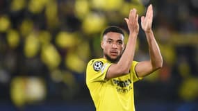 La joie du milieu de terrain néerlandais de Villareal Arnaut Danjuma Groeneveld, après la victoire à domicile, 1-0 face au Bayern Munich, lors du quart de finale aller de la Ligue des Champions, le 6 avril 2022 