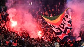 Des fumigènes allumés lors du match entre le PSG et l'Etoile Rouge Belgrade, en Ligue des champions, le 3 octobre 2018 au Parc des Princes