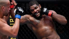Alan Baudot (de face) lors de son deuxième combat à l'UFC contre Rodrigo Nascimento en juillet 2021