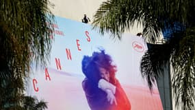 L'affiche du 78e festival de Cannes, déployé sur la façade du palais des Festival, le 11 mai 2025.