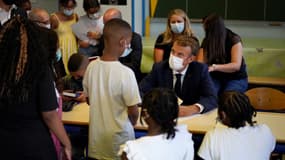 Emmanuel Macron dans une école de Marseille en septembre 2021