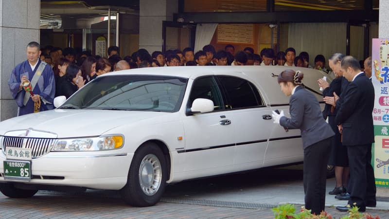 Le convoi mortuaire de la jeune japonaise tuée par sa camarade, le 29 juillet 2014